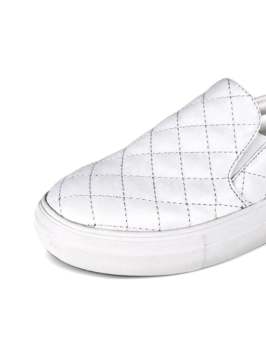 Alpha | White Quilt