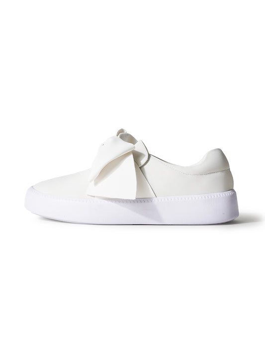 Wally | White